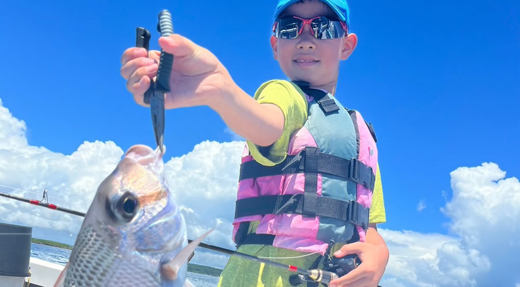 釣りを楽しむ男の子