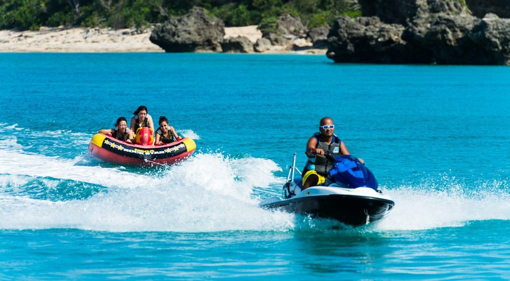 笑顔のお客さんとスリラー